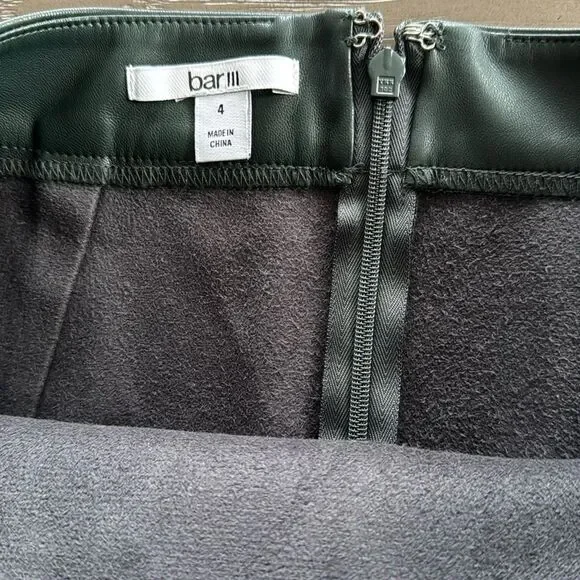 Bar lll Women’s Size 4 Green Faux Vegan Leather Mini Skirt Silver-Tone Rivets - Picture 12 of 12